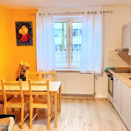 Elena Flat Iris, Zentrum Centro Westfield *