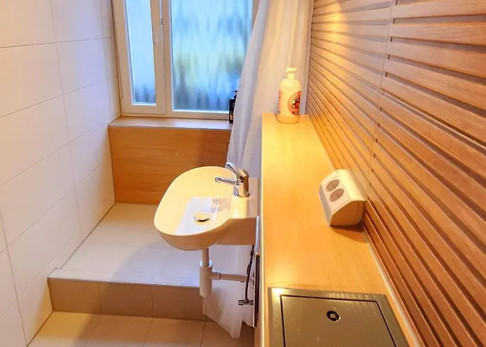 Elena Flat Iris, Zentrum Centro Westfield